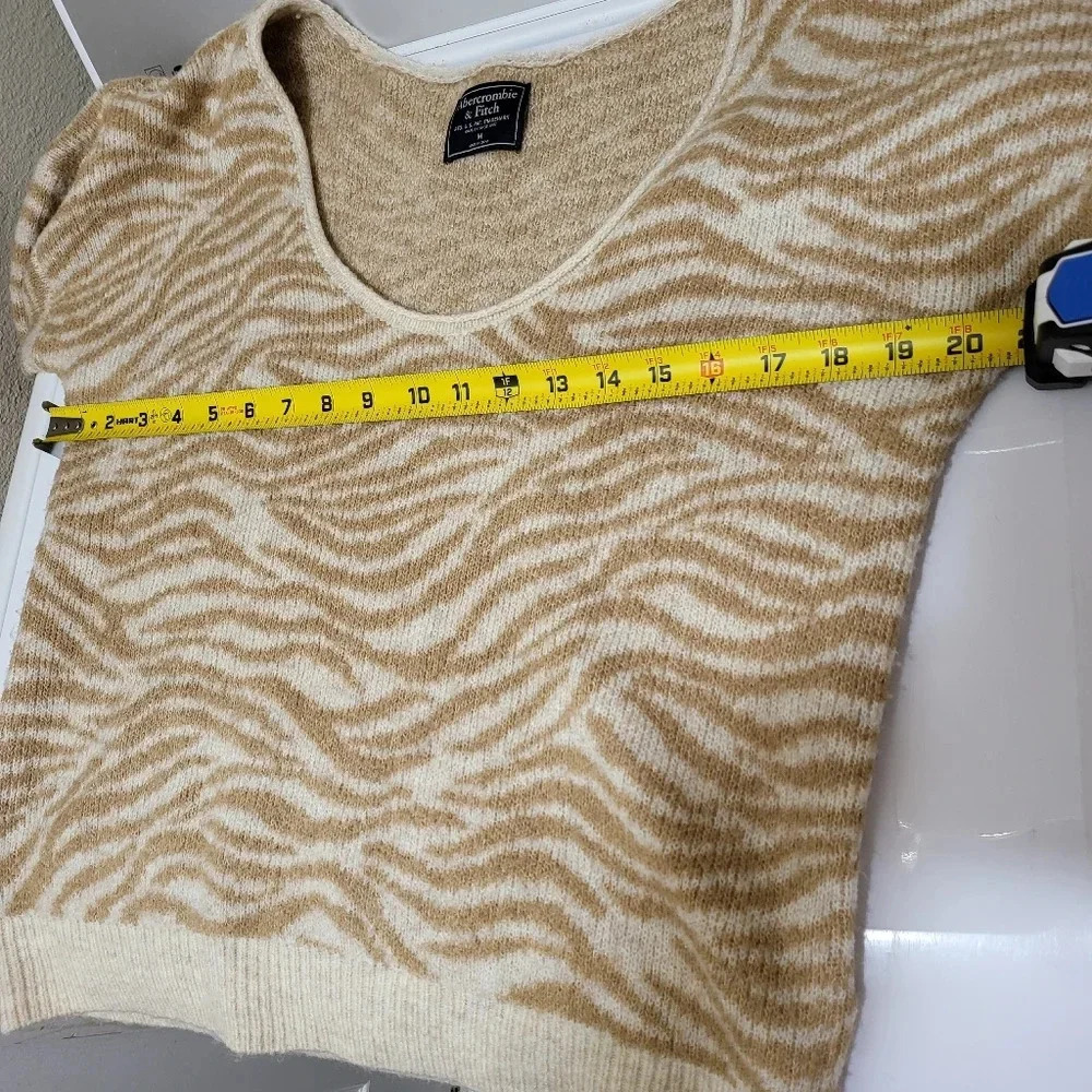Abercrombie & Fitch Women's Medium Scoop Neck Striped Animal Print Fuzzy Sweater - Picture 4 of 5